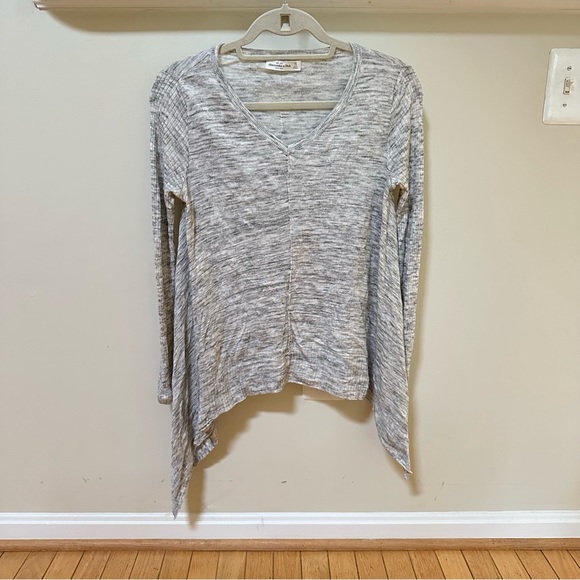 Abercrombie Gray Sweater size XS - Picture 1 of 8